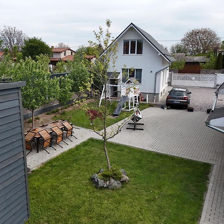 Pixel Guesthouse Tirgu Secuiesc Exterior photo